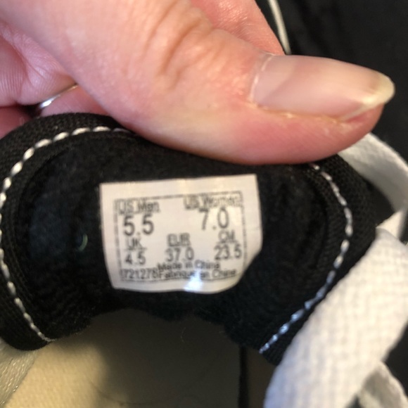 Vans - Picture 3 of 8